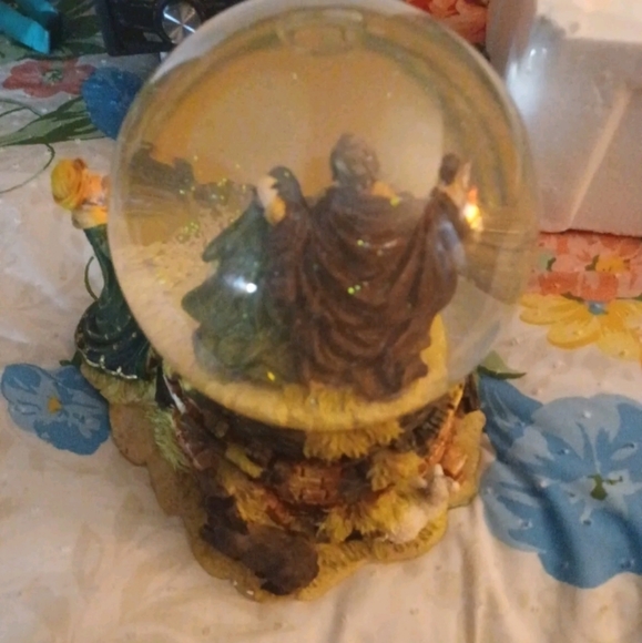 CHRISTMAS WATER GLOBE NATIVITY JESUS 3 WISE MEN SILENT NIGHT ROTATING IN BOX - Picture 3 of 3